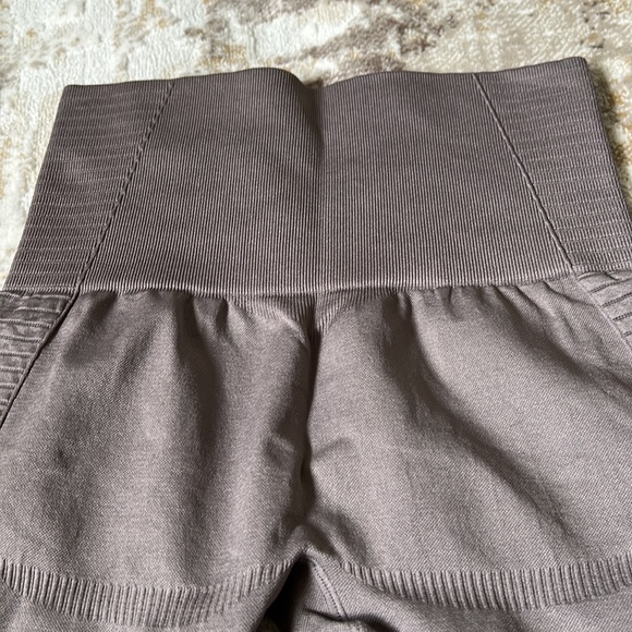 Taupey Purple Seamless Leggings with Small Cutout Designs Sz S - Picture 5 of 11